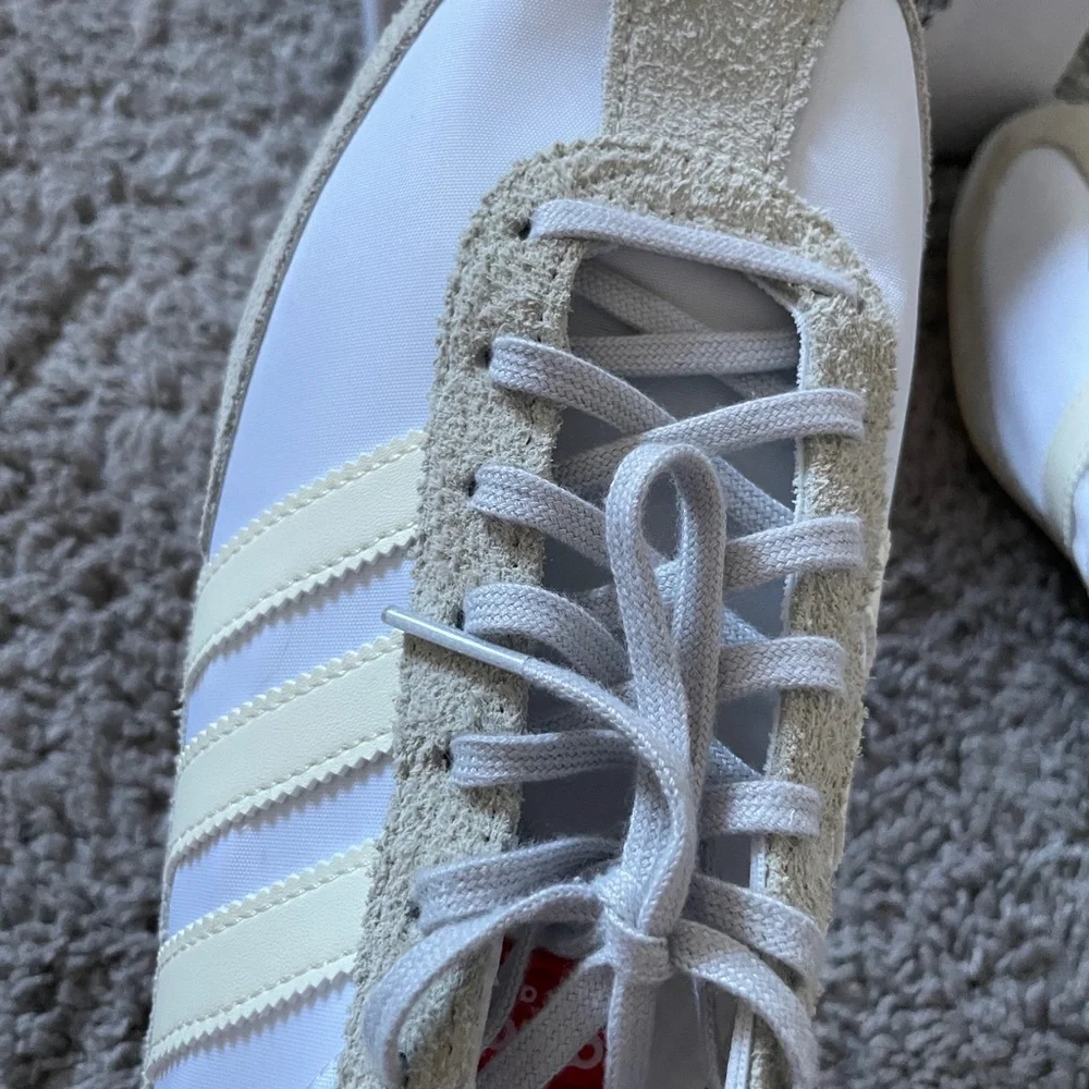 NEW Authentic Adidas Women’s Athletic Shoes Size 9 - Picture 3 of 16